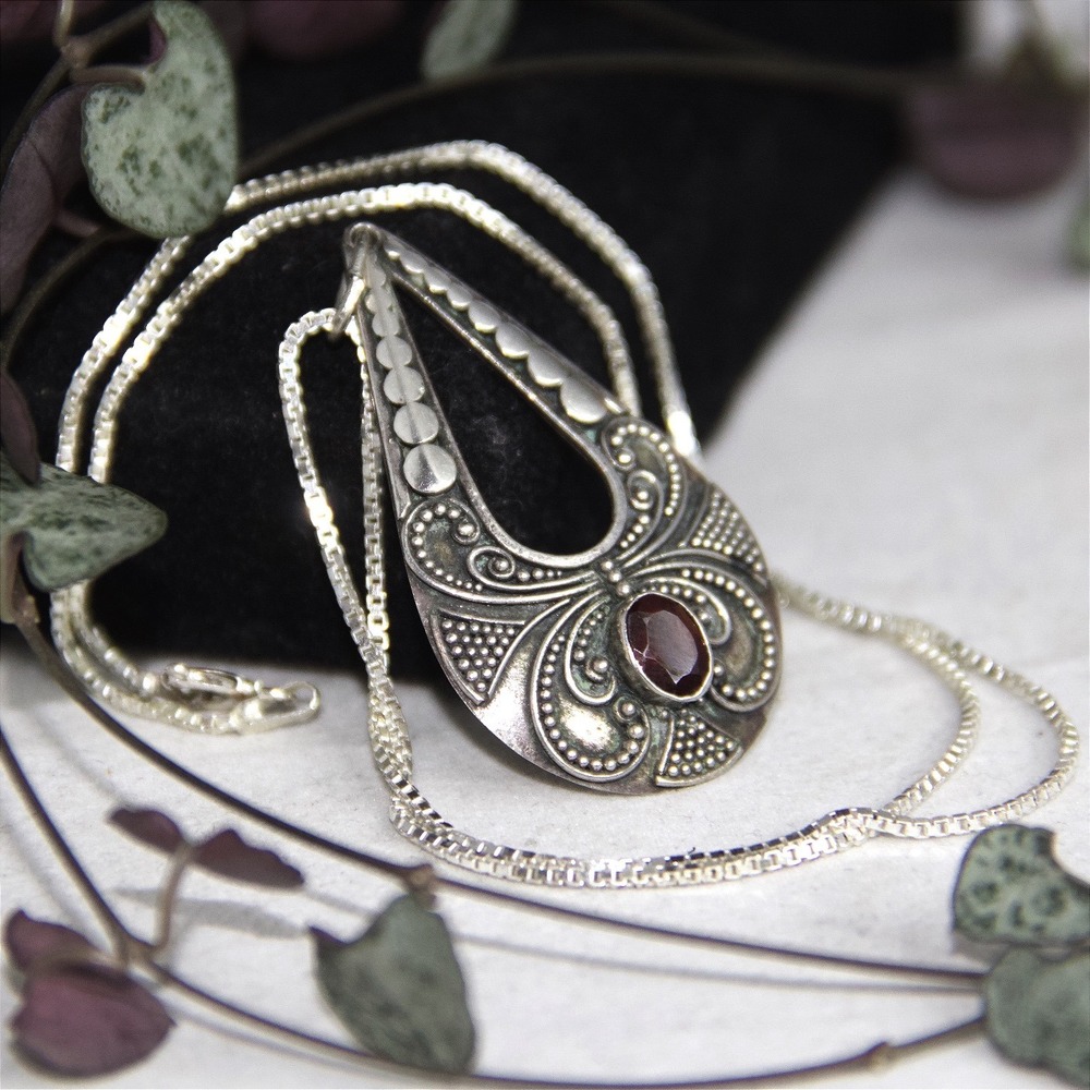 Vintage Sterling Silver Garnet Teardrop Pendant Necklace Box Chain 925 Boho
